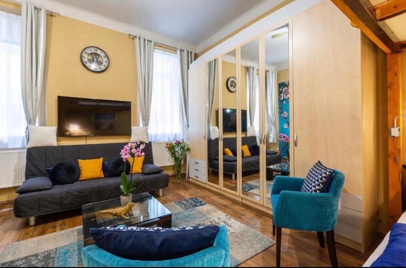 Cherry Blossom Designer Apartment In The Center With Free Parking Budapeste Exterior foto