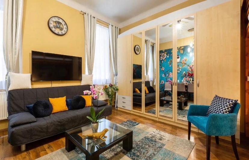 Cherry Blossom Designer Apartment In The Center With Free Parking Budapeste Exterior foto